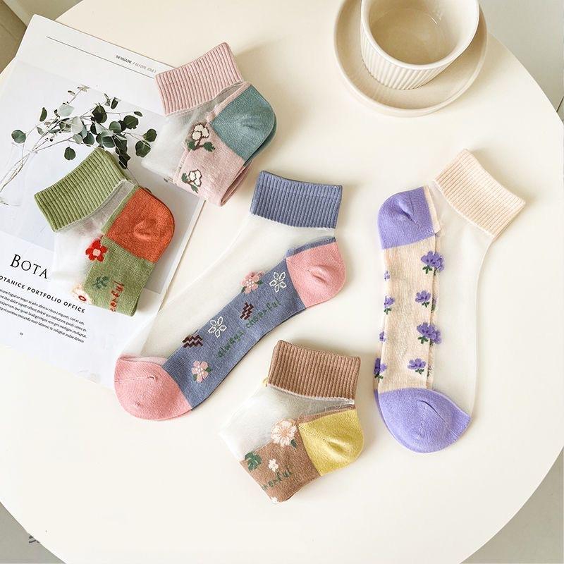 Crystal short socks absorb sweat and are breathable