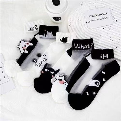 Crystal short socks absorb sweat and are breathable