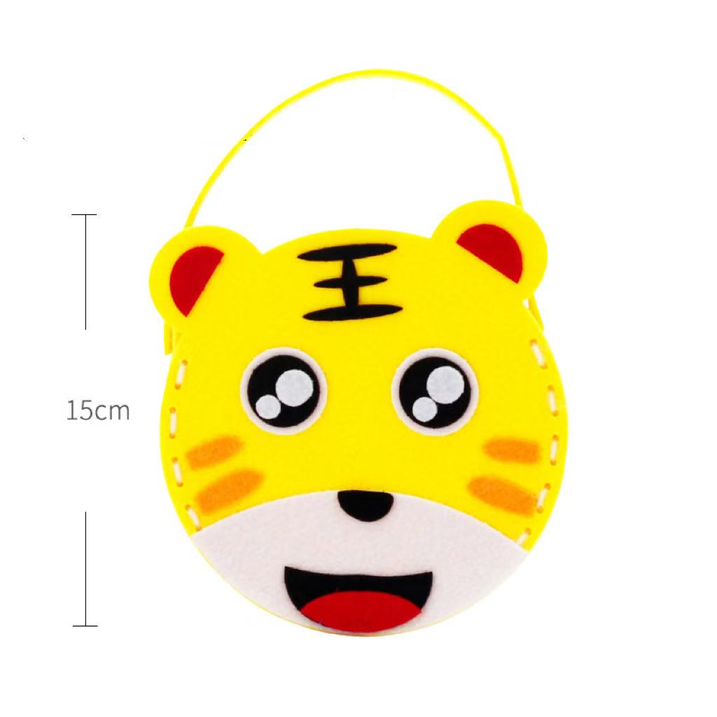 Children's cartoon sewing handbag, paste making material package, improve hands-on ability