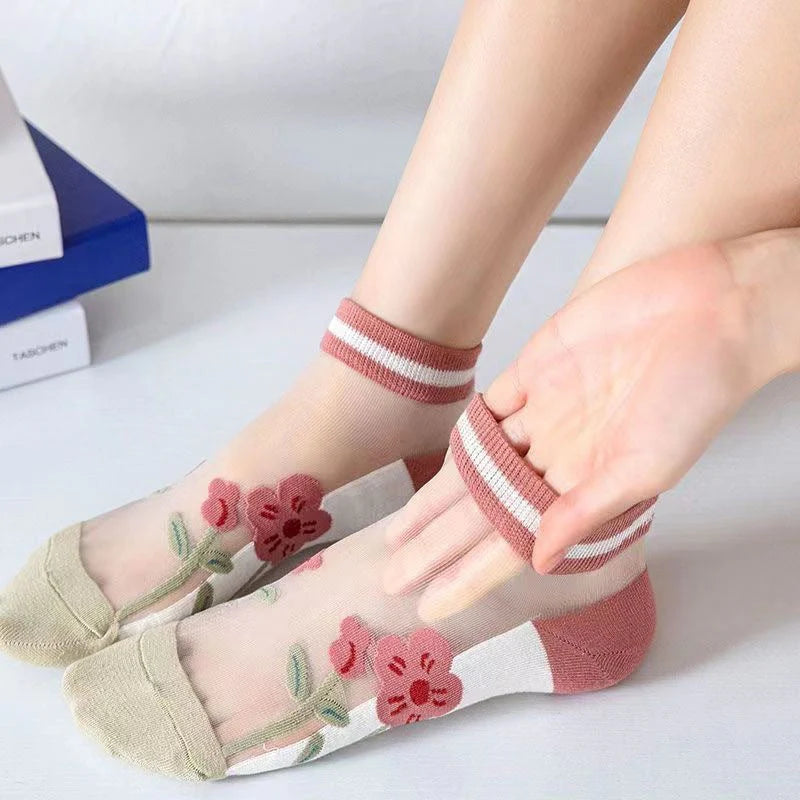 Crystal short socks absorb sweat and are breathable