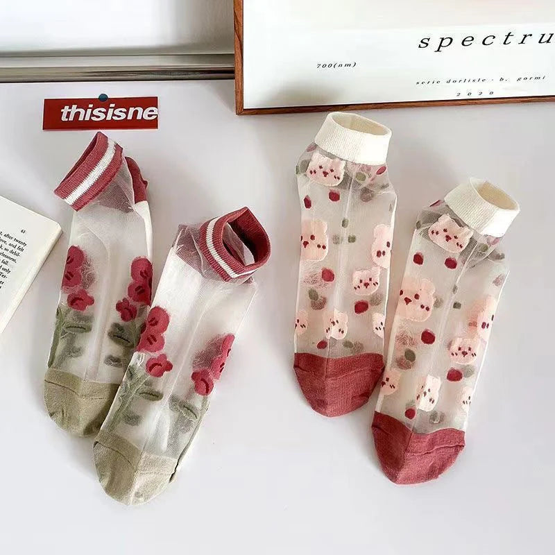 Crystal short socks absorb sweat and are breathable