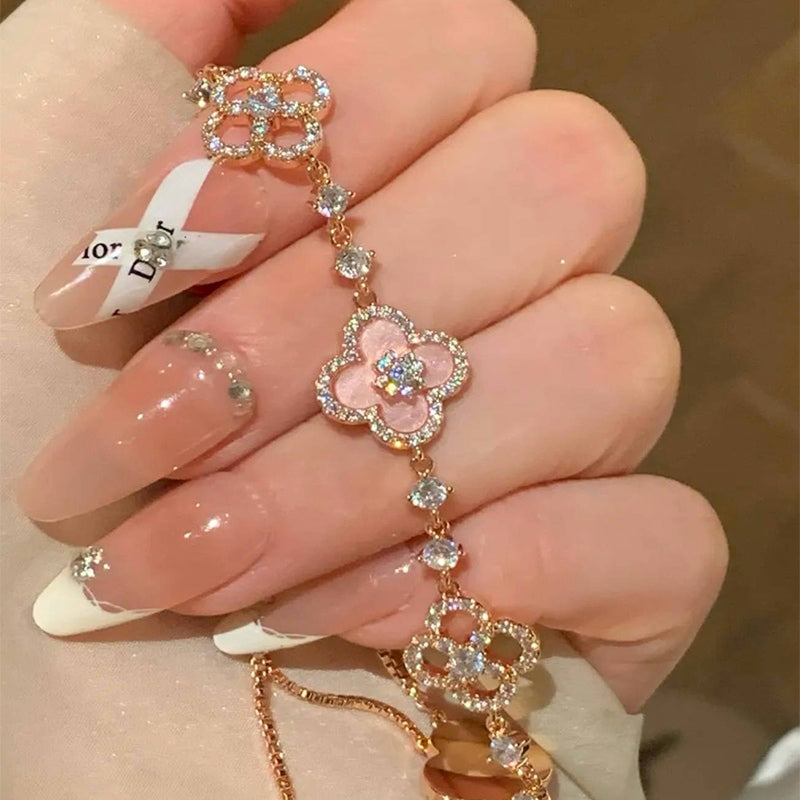 ফ্যাশনেবল মার্জিত ফুলের ব্রেসলেট