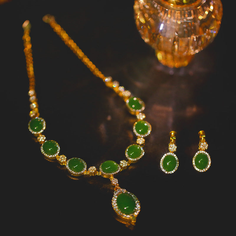 High-end Elegant and Fashionable Emerald Necklace and Earring Set
