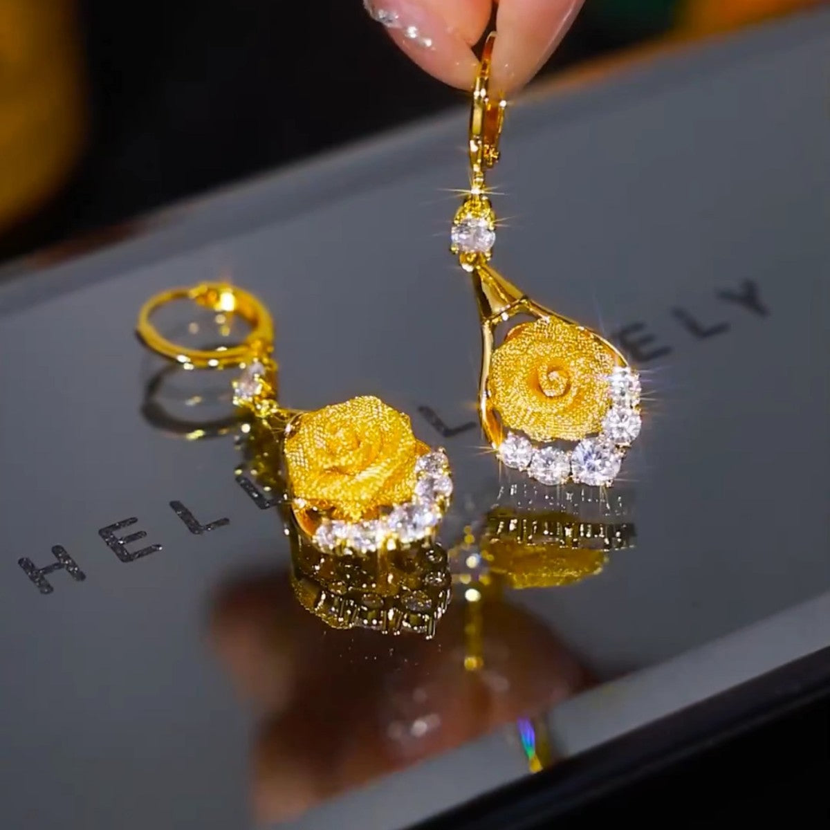 High quality - elegant golden rose earrings