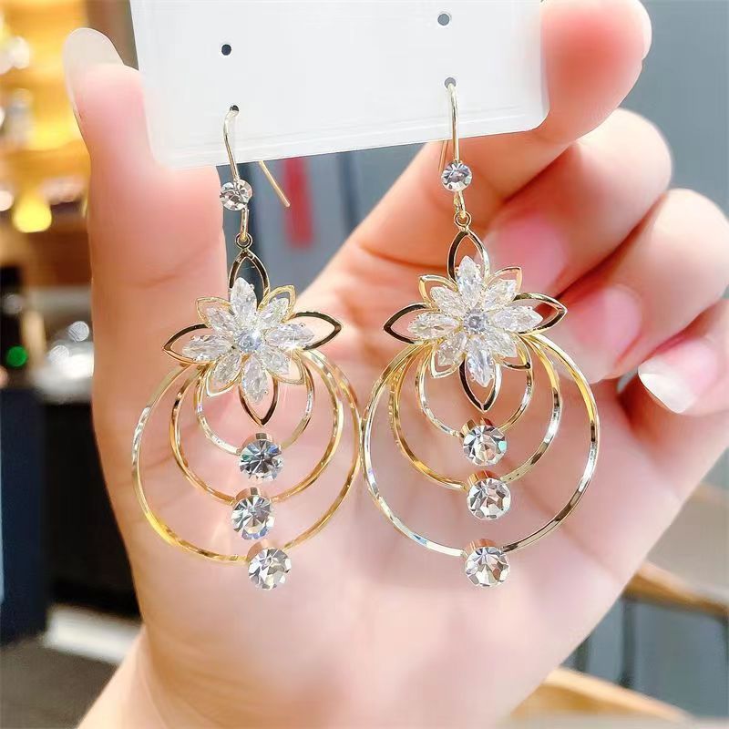 Geometric multi-layered circle flower earrings