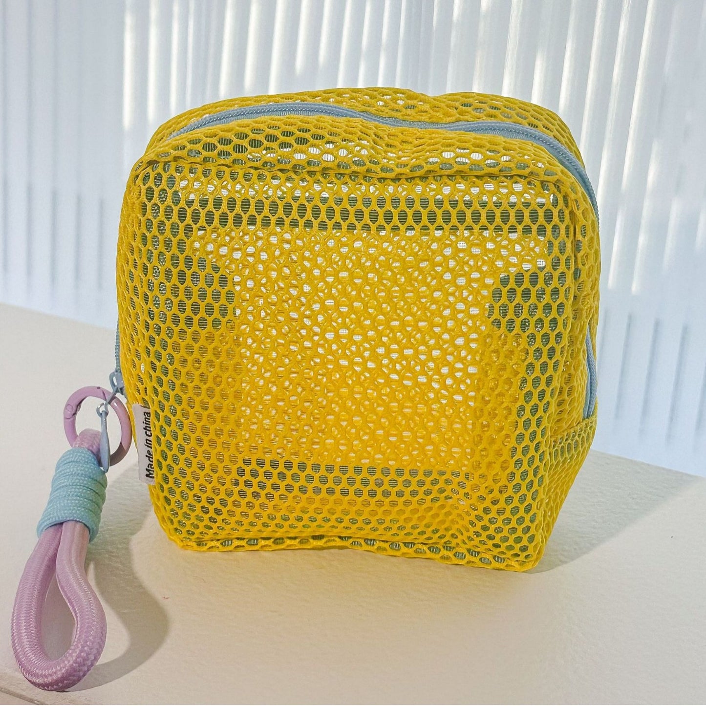 Dopamine-colored grid storage bag