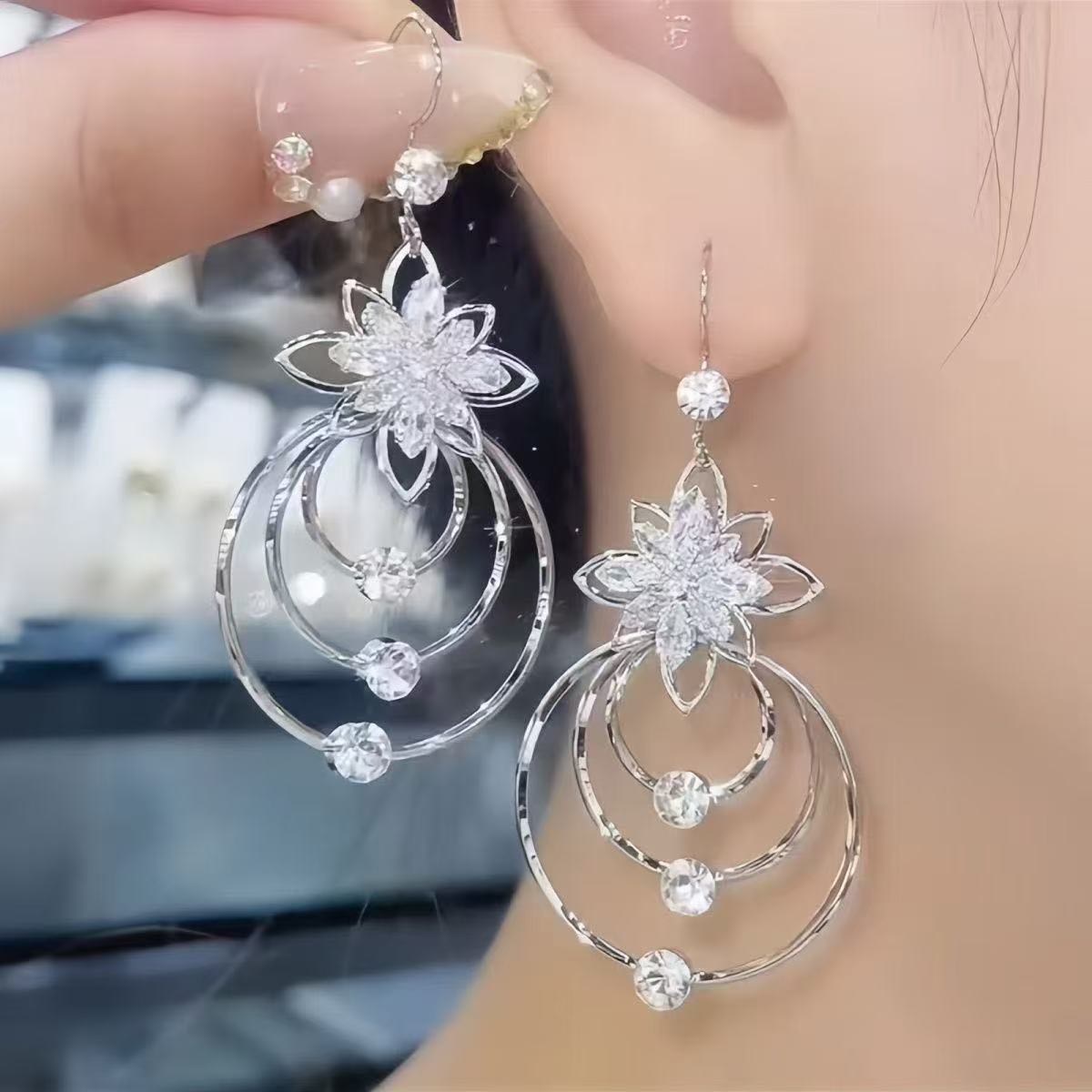 Geometric multi-layered circle flower earrings