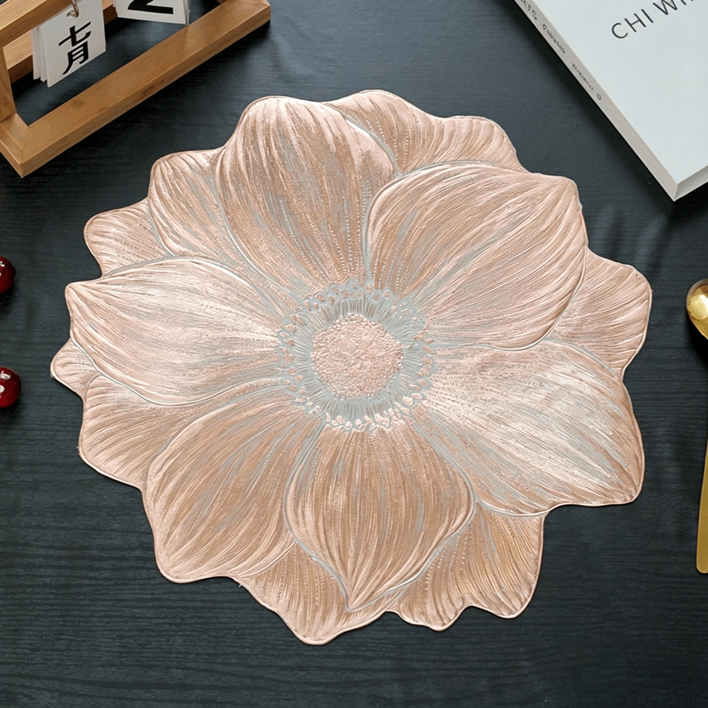 Lotus-Shaped Heat-Resistant Placemat – Washable & Anti-Slip | Elegant Table Decor
