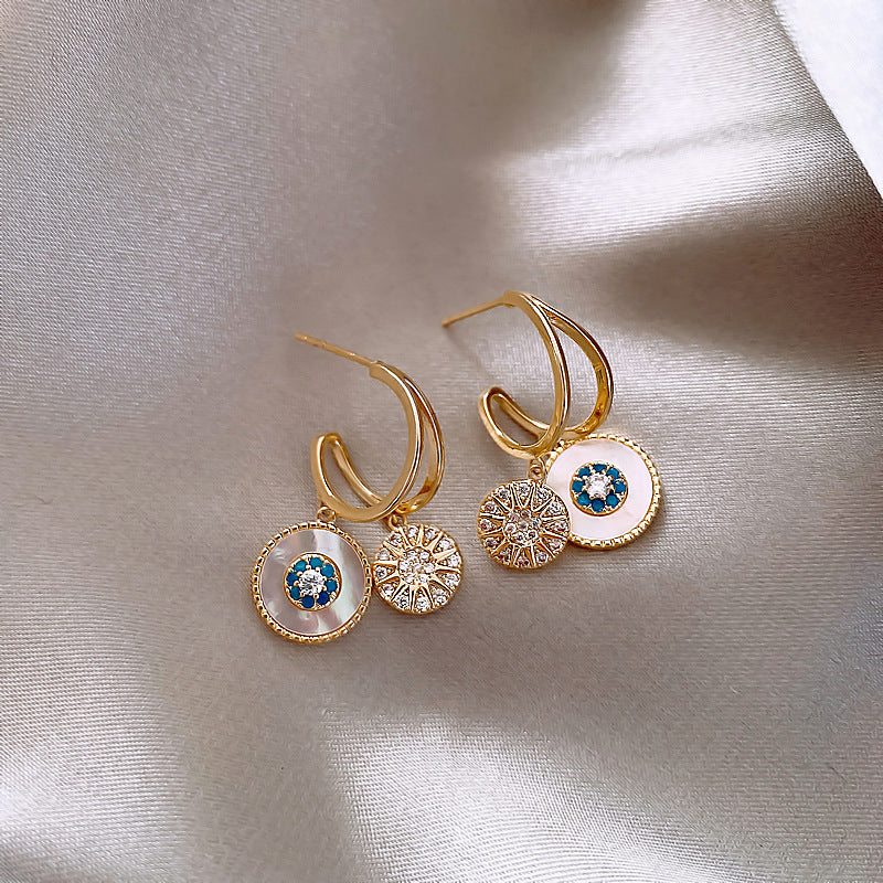 Shell zircon earrings