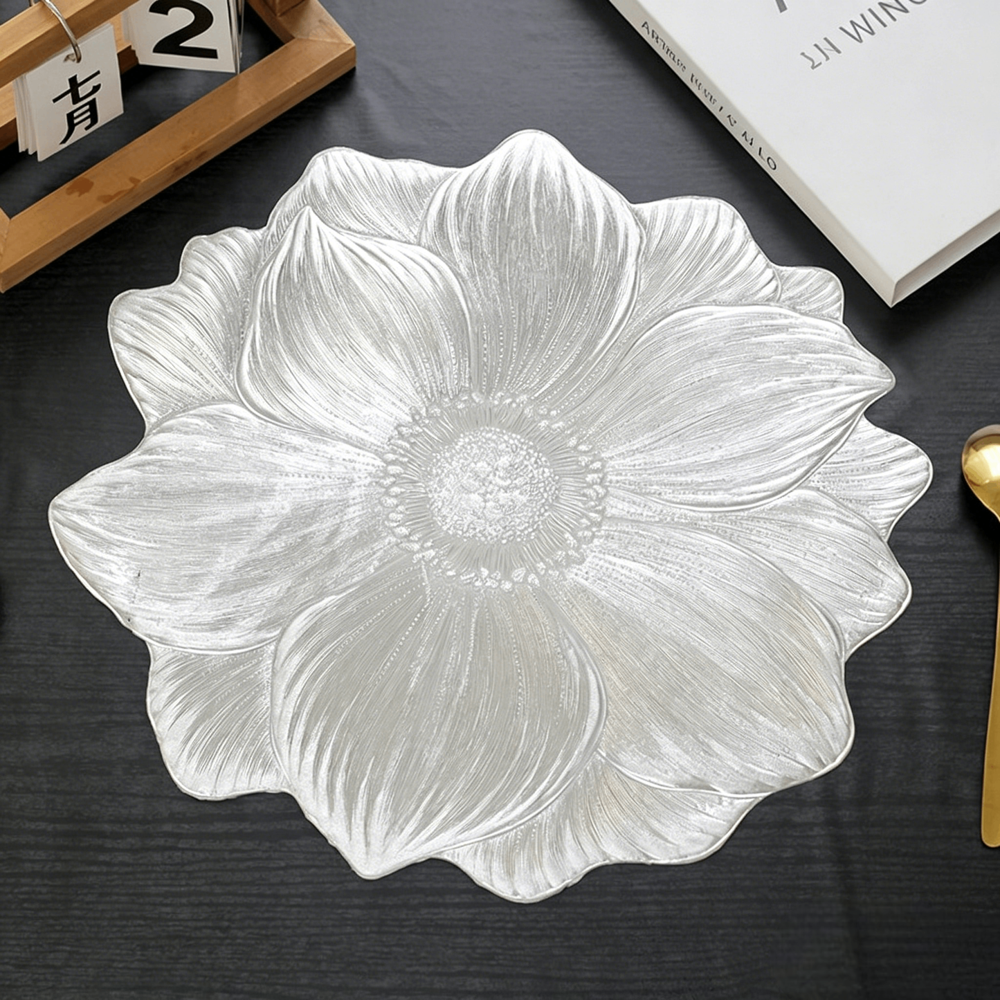 Lotus-Shaped Heat-Resistant Placemat – Washable & Anti-Slip | Elegant Table Decor