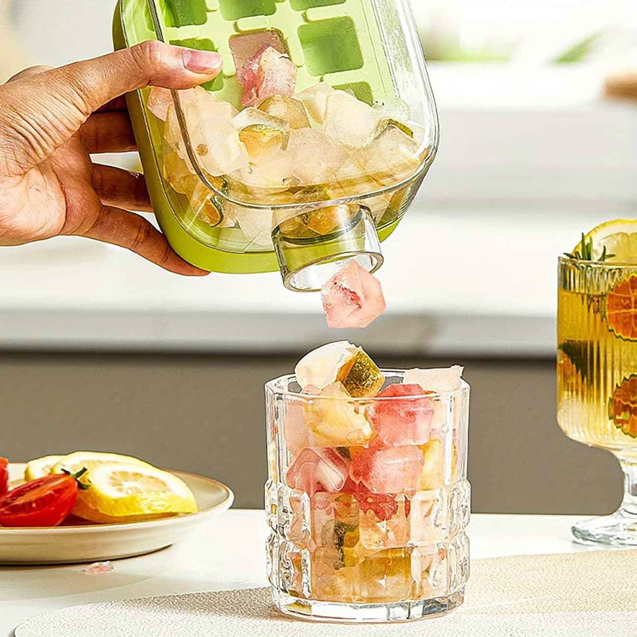 ❄️ 2-in-1 Ice Cube Maker Bottle – Enjoy Cold Drinks Anytime!
