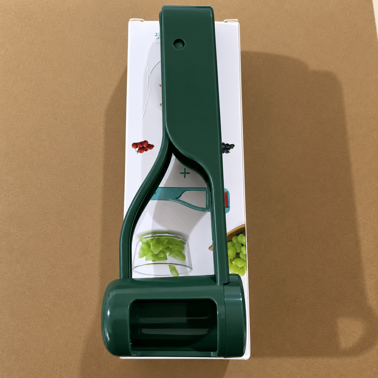 🍓Mini Fruit Wedge Cutter – One-Press Slices for Cherry Tomatoes, Limes & Plums, Great for Fruit Salads, Drinks & Kids' Snacks