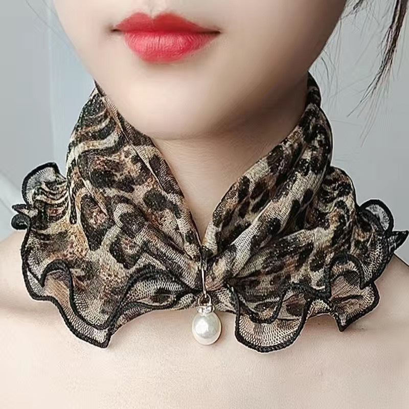 Printed scarf with pearl pendant