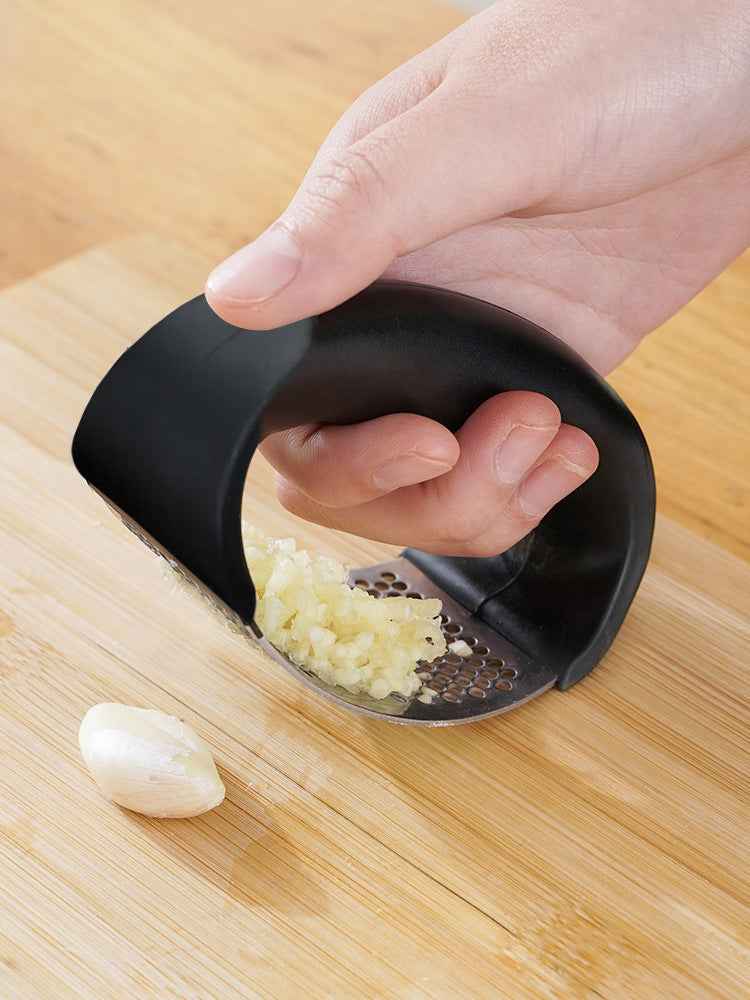 🧄 Easy Garlic Crusher – Save Time in Every Kitchen! 🔥