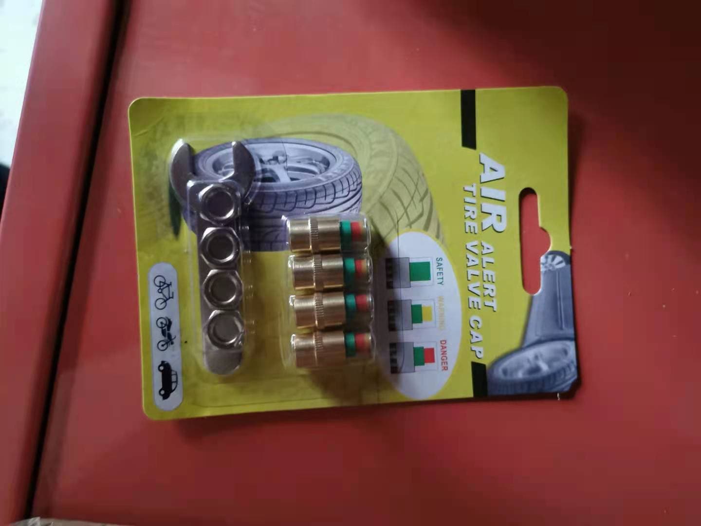 🚗Battery-Free Tire Pressure Monitoring Valve – Screw-On & Go, 3-Color Warning, Leak-Proof for Car & Motorcycle