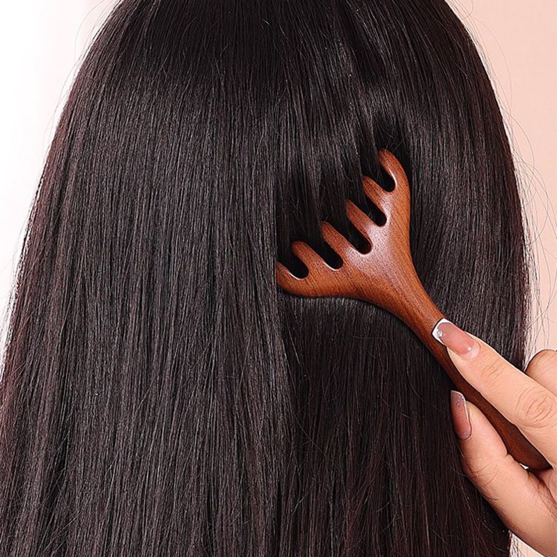 Meridian massage comb with six claws，sandalwood comb